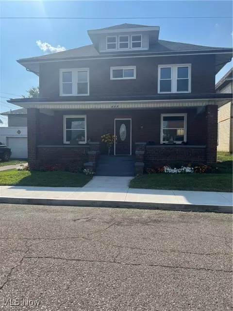 407 S Lawn Ave, Coshocton, OH 43812
