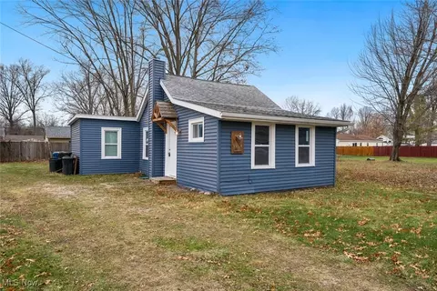 782 Grantwood Ave, Sheffield Lake, OH 44054