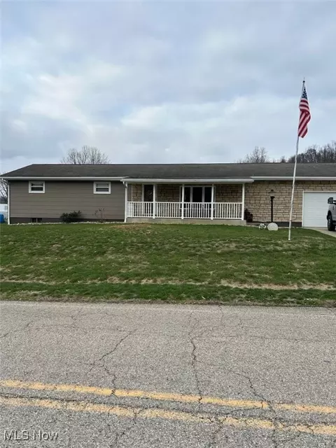 8921 Eckelberry Dr, Cambridge, OH 43725