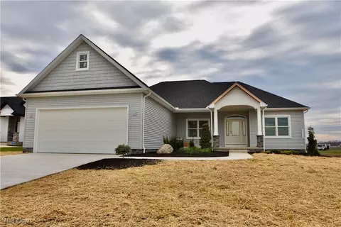 610 Berklee Dr, Youngstown, OH 44514