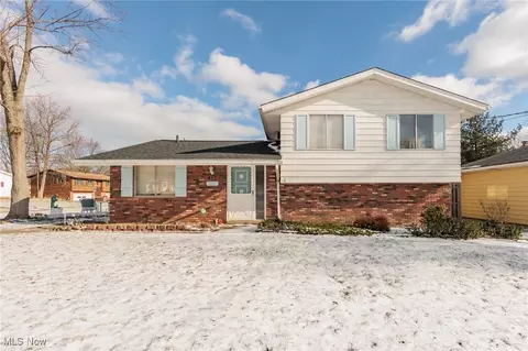 9061 Roosevelt Dr, Northfield, OH 44067