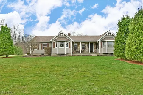 5915 Downs Rd NW, Warren, OH 44481