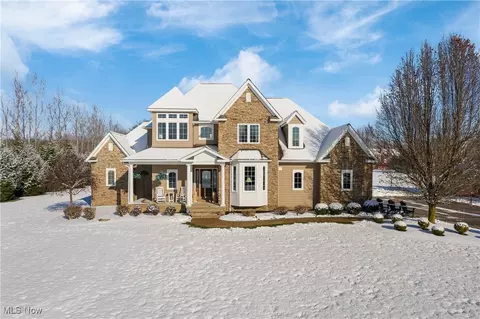 11560 Frostwood Dr, Chagrin Falls, OH 44023