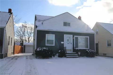 18716 Fairway Ave, Maple Heights, OH 44137