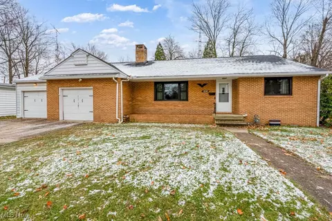 1058 Overlook Dr, Alliance, OH 44601