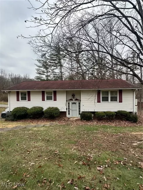 1929 Maple Dr, Zanesville, OH 43701