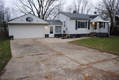Exterior - 118 Sheriff St, Elyria, OH 44035 photo 3 of 6