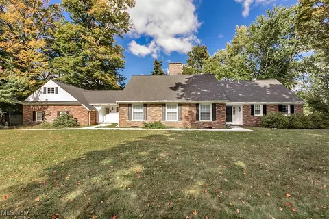 130 Woodiebrook Rd, Chardon, OH 44024