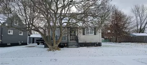 15323 Greenhill Rd, Cleveland, OH 44111