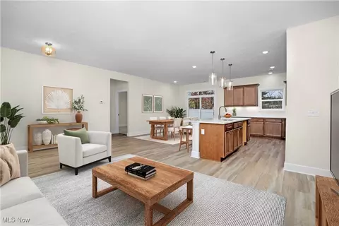40101 Ryan Ct, Elyria, OH 44035 photo 2