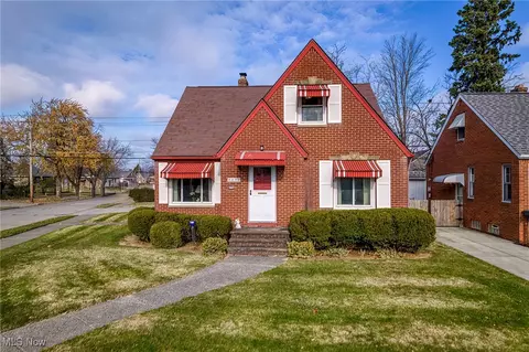 8024 Pelham Dr, Parma, OH 44129