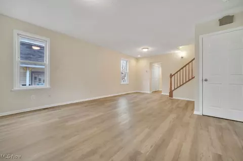 111 Quincy St, Elyria, OH 44035 photo 5