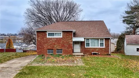 1717 Florian Dr NW, Canton, OH 44709