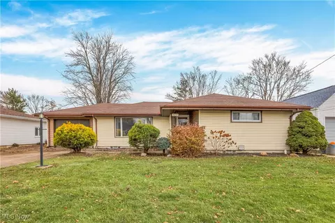 5212 Mccartney Rd, Sandusky, OH 44870