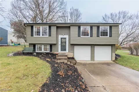 895 Ridgeview Dr, Medina, OH 44256