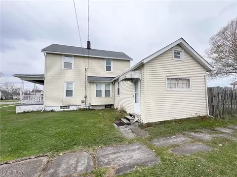 2445 E 30th St, Lorain, OH 44055 photo 4