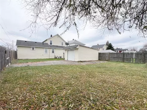 2445 E 30th St, Lorain, OH 44055 photo 6