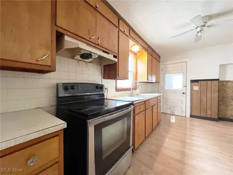 2445 E 30th St, Lorain, OH 44055 photo 16