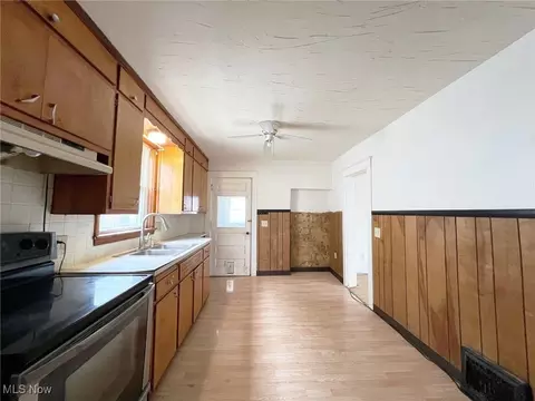 2445 E 30th St, Lorain, OH 44055 photo 14