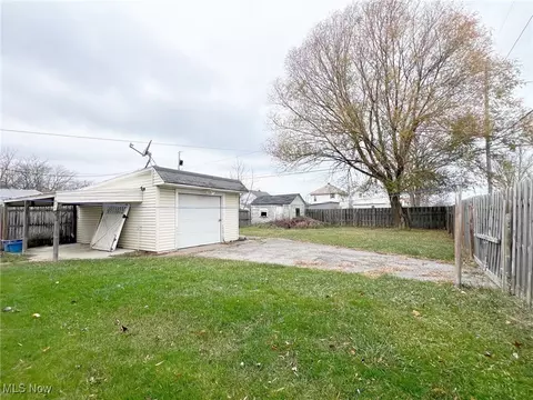 2445 E 30th St, Lorain, OH 44055 photo 8