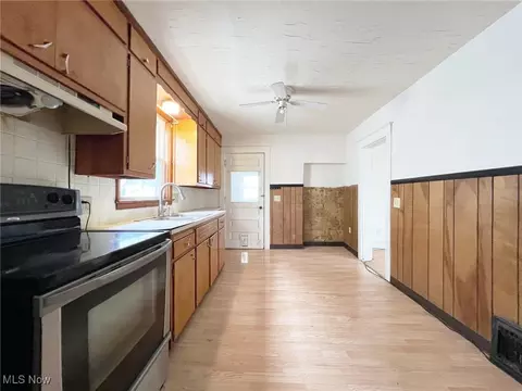 2445 E 30th St, Lorain, OH 44055 photo 15