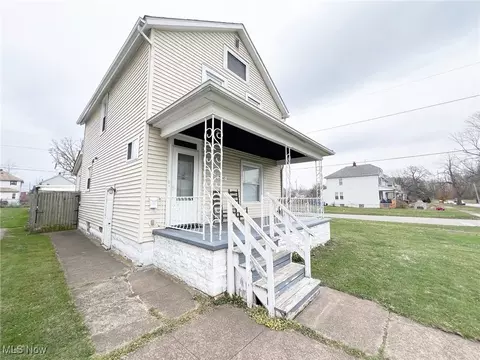 2445 E 30th St, Lorain, OH 44055 photo 2