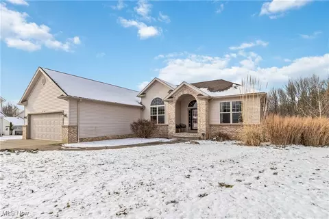 6120 Gailway Dr, Oakwood Village, OH 44146
