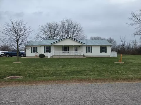 1 Maplewood Dr, Greenwich, OH 44837