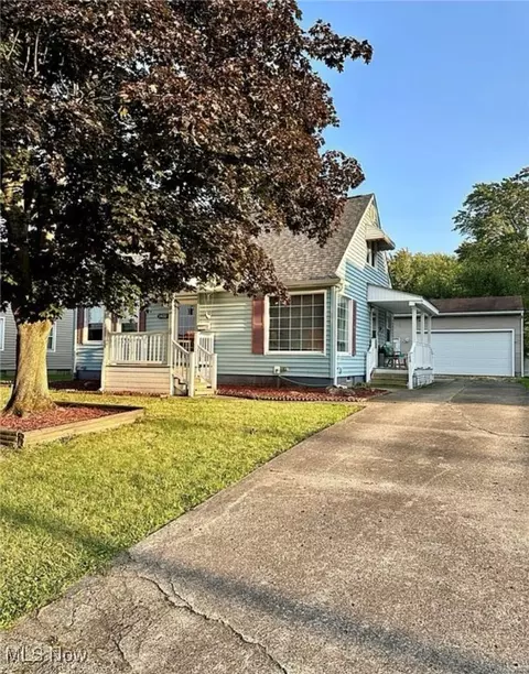 1420 Ries St, Barberton, OH 44203