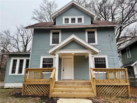364 Beechwood Dr, Akron, OH 44320