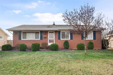 650 E Parkleigh Dr, Seven Hills, OH 44131