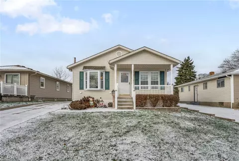 618 Woodstock Rd, Akron, OH 44312