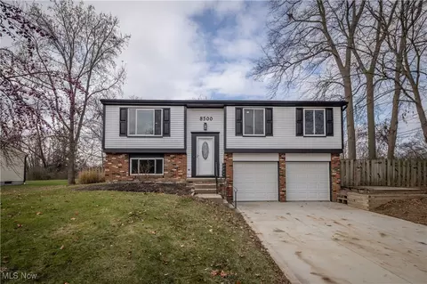 8500 Yorkview Dr, North Royalton, OH 44133