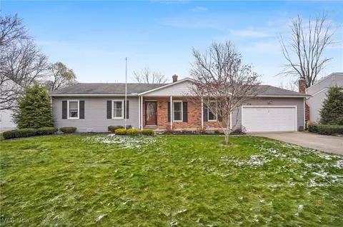 60 Spring Garden Dr, Munroe Falls, OH 44262