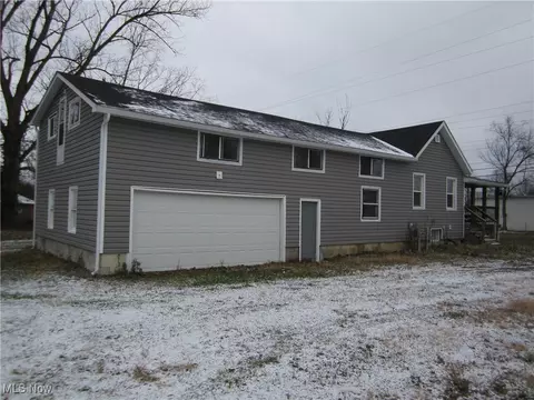 Exterior - 10464 Lagrange Rd, Elyria, OH 44035 photo 3 of 8