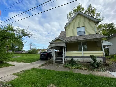 807 Delaware Ave, Youngstown, OH 44510