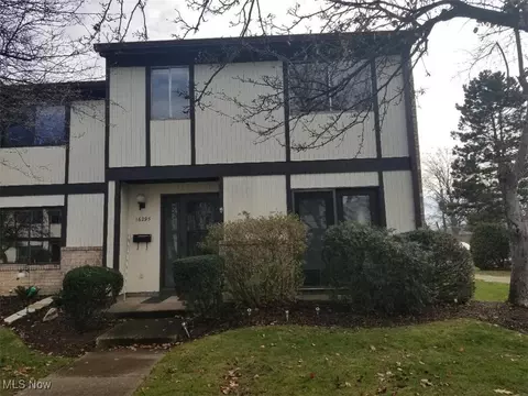 16295 Heather Ln #E-2, Middleburg Heights, OH 44130