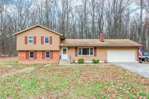 39494 Parsons Rd, Grafton, OH 44044