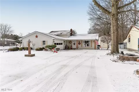 982 Nancy St, Niles, OH 44446