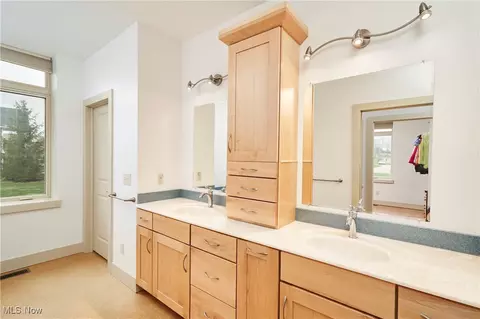 Bath - 567 Symphony Way, Sharon, OH 44281 photo 1 of 3