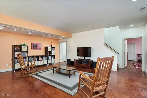 Living - 567 Symphony Way, Sharon, OH 44281 photo 3 of 4
