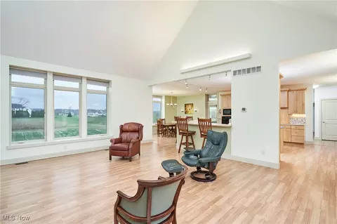 Living - 567 Symphony Way, Sharon, OH 44281 photo 2 of 4
