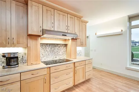 Kitchen - 567 Symphony Way, Sharon, OH 44281 photo 4 of 4