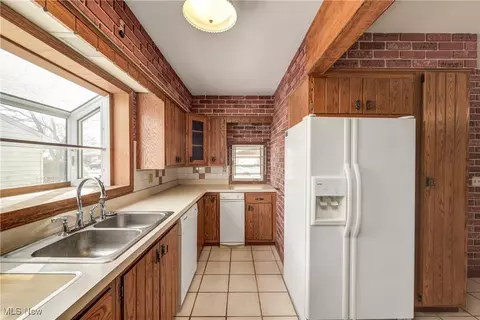 Kitchen - 3521 Marshall Ave, Lorain, OH 44053 photo 4 of 7