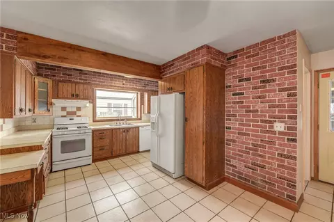 Kitchen - 3521 Marshall Ave, Lorain, OH 44053 photo 1 of 7