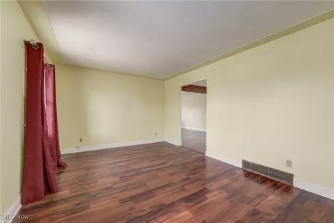 Living - 3521 Marshall Ave, Lorain, OH 44053 photo 2 of 10