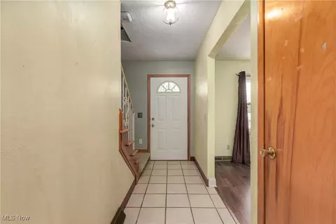 Entry Way - 3521 Marshall Ave, Lorain, OH 44053 photo 1 of 2