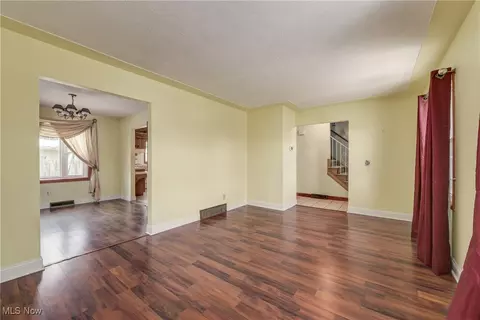 Living - 3521 Marshall Ave, Lorain, OH 44053 photo 3 of 10