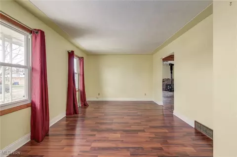 Living - 3521 Marshall Ave, Lorain, OH 44053 photo 1 of 10