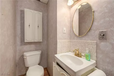 Bath - 3521 Marshall Ave, Lorain, OH 44053 photo 1 of 3